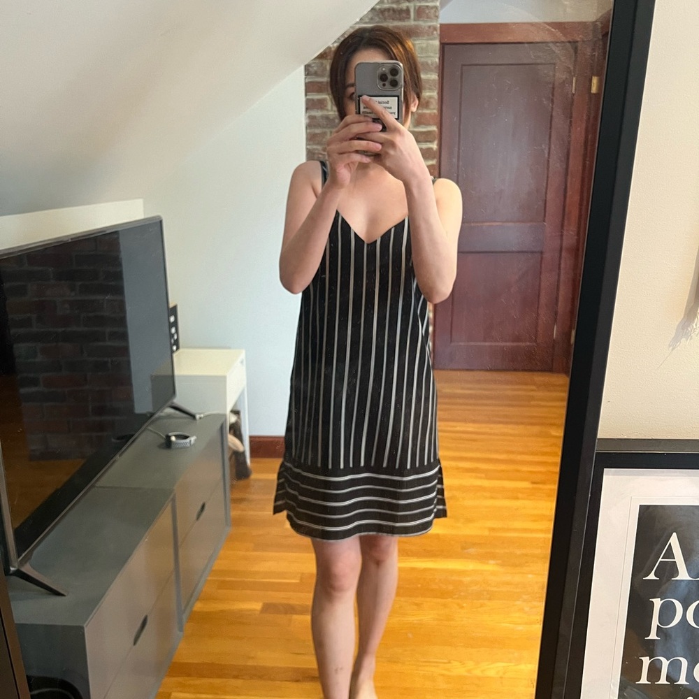 Black and white dress size S-M have zip on the side